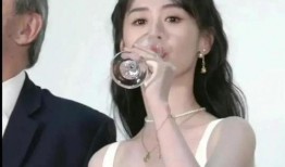 娱乐圈最新恋情爆料,神秘情侣甜蜜曝光，恋情真相引热议