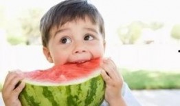 娱乐圈吃瓜小孩是谁啊,娱乐圈神秘“吃瓜小孩”身份揭秘