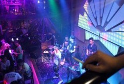 酒吧奇遇爆料视频,揭秘神秘视频背后的惊心动魄一幕